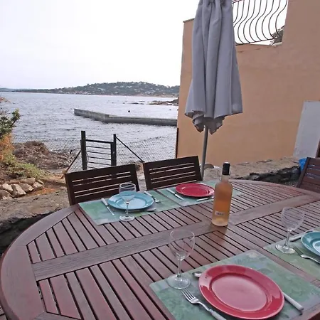 Hébergement de vacances Maison Les Pieds Dans L'eau Avec Privee - Le Bateau La Nartelle Sainte-Maxime
